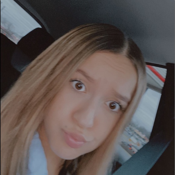 Meet your Posher, Ava - Picture 1 of 2